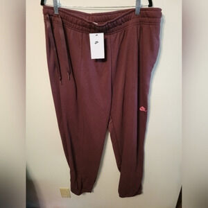Women's Nike Sweatpants‎